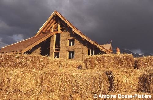 La construction en paille séduit de plus en plus - Terre Vivante