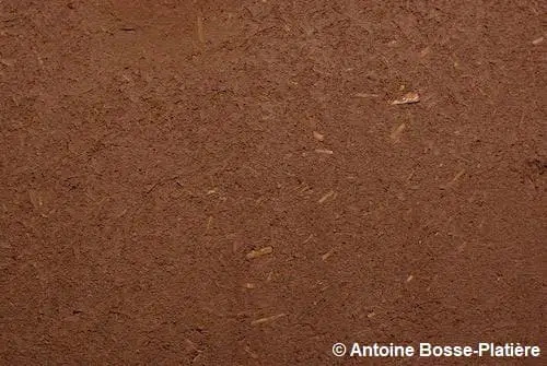 Gros plan sur de la terre marron