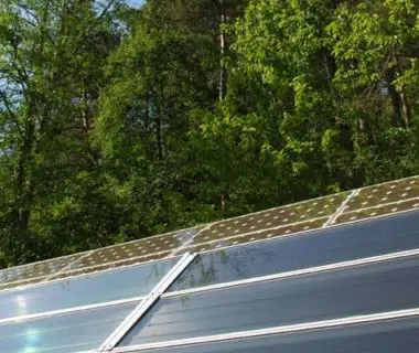 Quelques panneaux photovoltaïques de Terre vivante