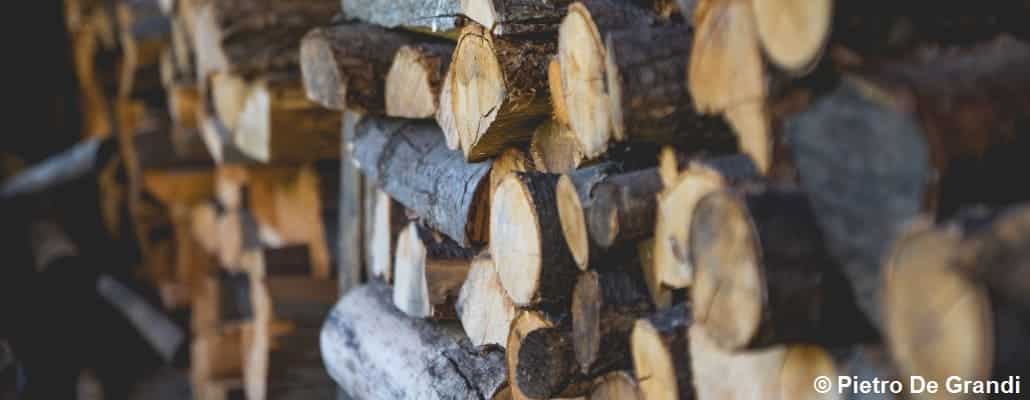 Rondin de bois de chauffage : quel temps de séchage faut-il ?