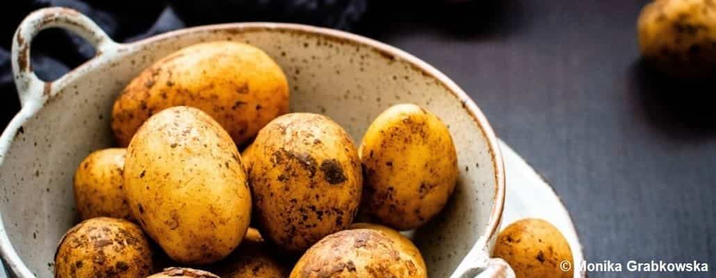 Pommes de terre dans un saladier