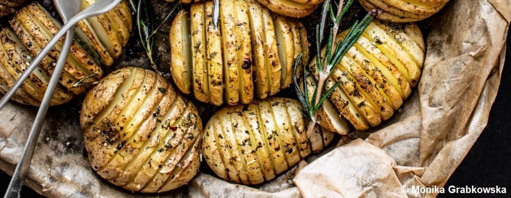 Des pommes de terre tranchées en rondelles