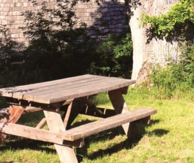 Comment construire une table de jardin en bois ? 5