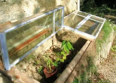 Châssis ouvert fabriqué à partir de tasseaux et d'un bloc de fenêtres