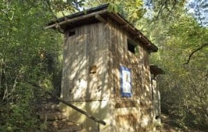 Toilettes à compost au Centre Terre vivante